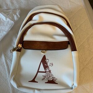 Sling bag with inicial